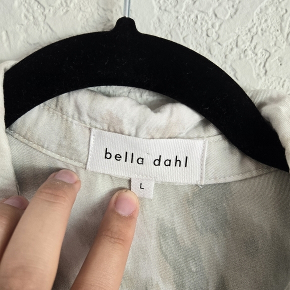 Bella Dahl L Two Pocket‎ Classic Button Down Long Sleeve - Picture 7 of 7
